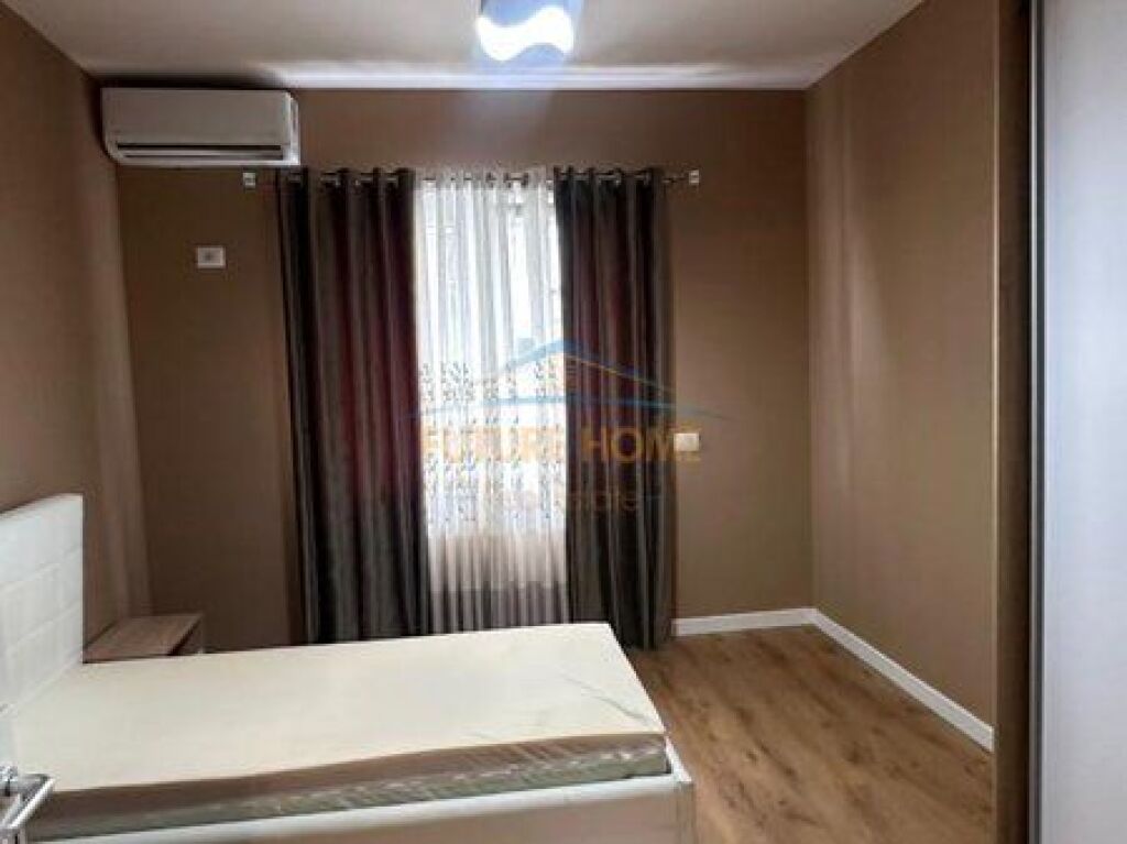 Qera,Apartament 2+1+2+Post Parkimi,Kopshti Botanik,Tiranë