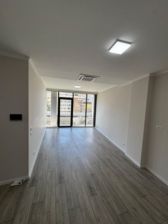 Jepet me Qera Ambient për Zyrë