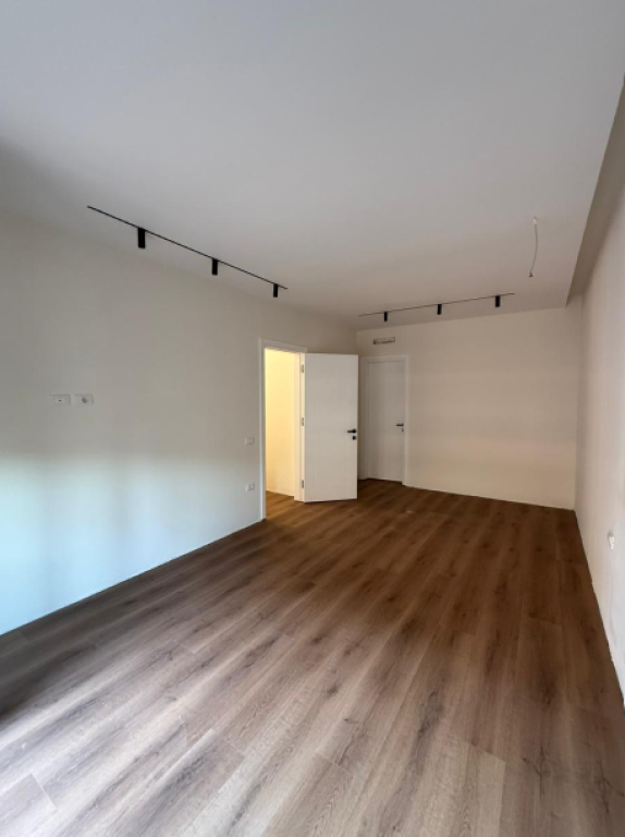 ▫️ SHITET APARTAMENT 2+1+2 + POST PARKIMI – LIQENI I THATË (TE ROTONDO) 