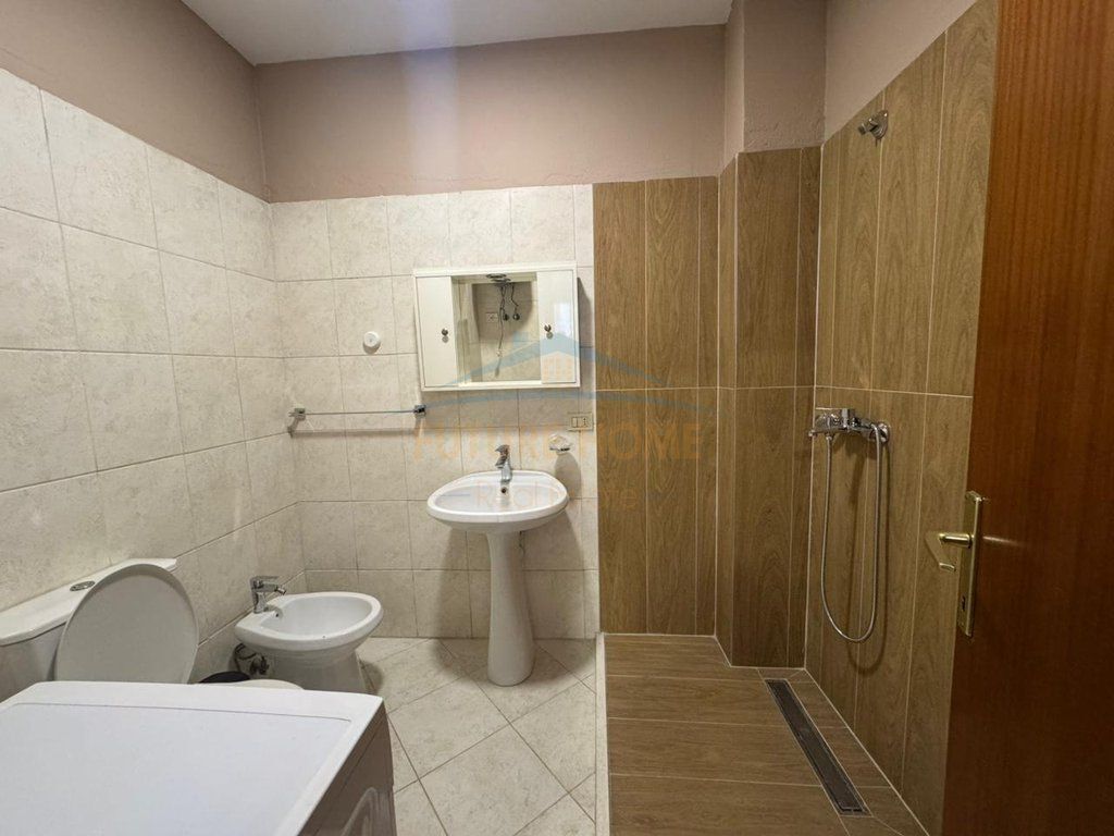 Qera, Apartament 3+1+2, Rruga e Barrikadave, Tirane Empire64524