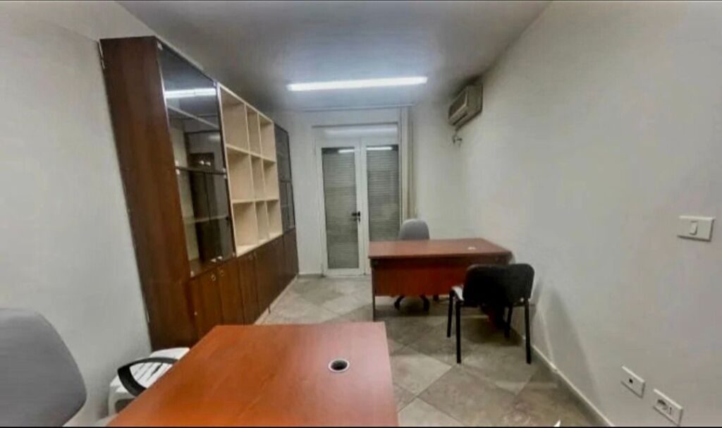 ZYRE ME QIRA 80 M2 ISH EKSPOZITA