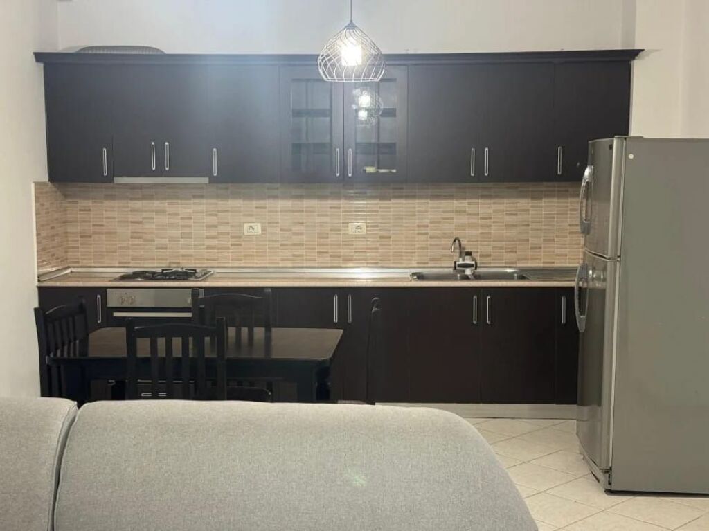 1+1, 1st floor private villa, on the new boulevard, 400 euro