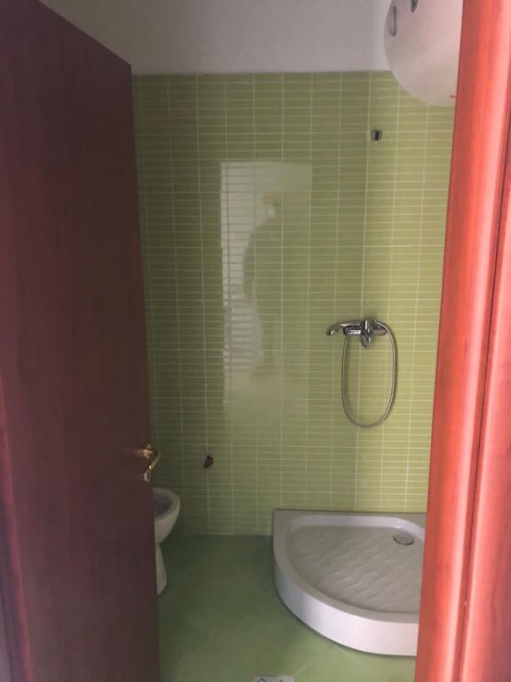 🏡Jepet me qera apartament 2+1  👉🏻I përshtatshëm për banim ose zyra. 📍 Rruga Jordan Misja💰 Çmimi: 600€ / muaj