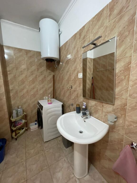 Apartament,,, me qera..... 2+1+2 prane... KOMUNA E PARISIT