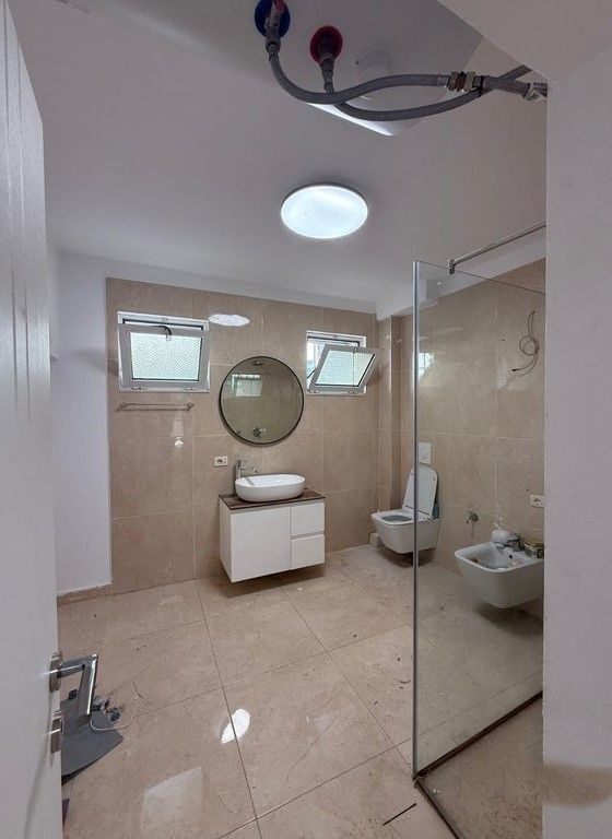 APARTAMENT 2+1 PER SHITJE PRANE PETRO NINIT!