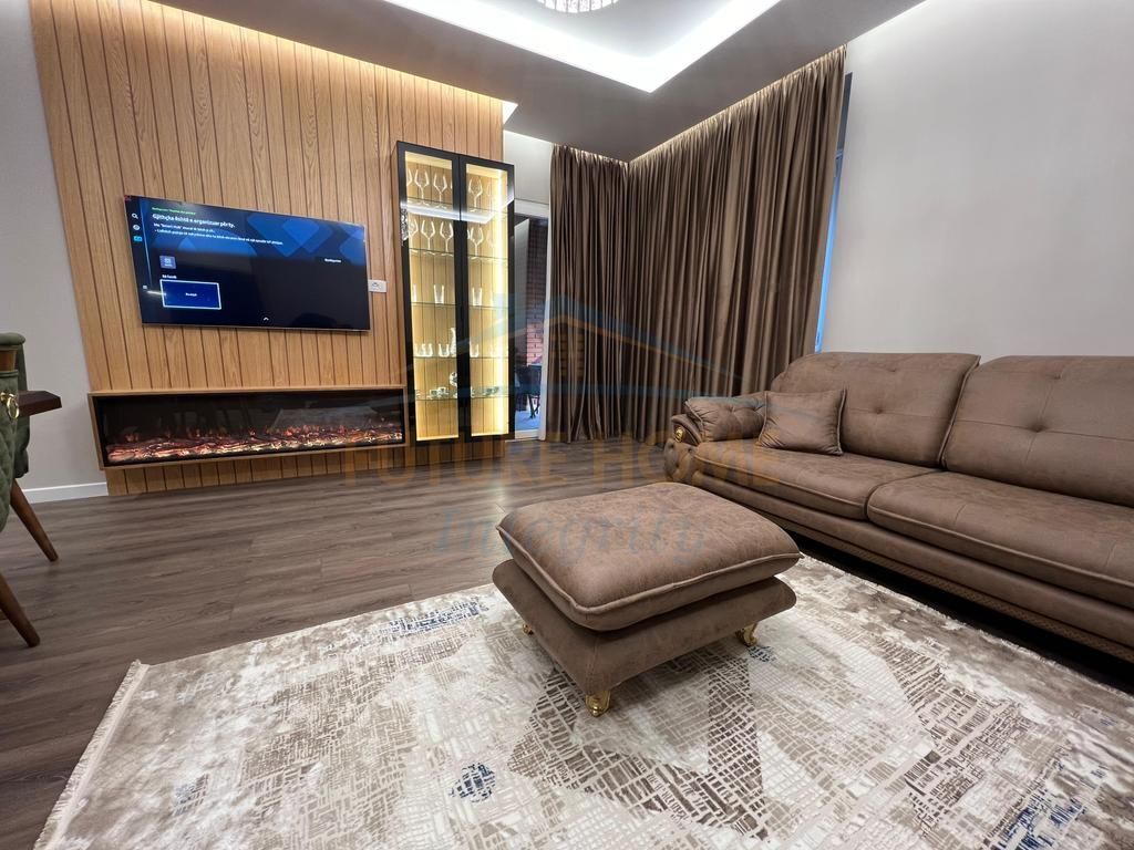 Shitet, Apartament 2+1+2+Post Parkimi, Ali Demi, Tiranë.