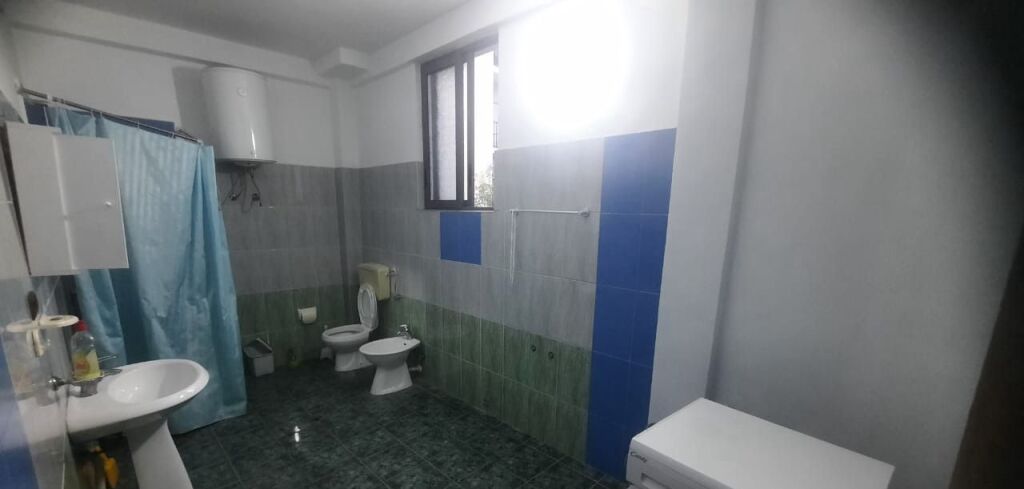 Affittasi ingresso 2+1 2° piano di una villa, via Arben Broci, Città Studentesca vicino Ana Market 450 mila lek