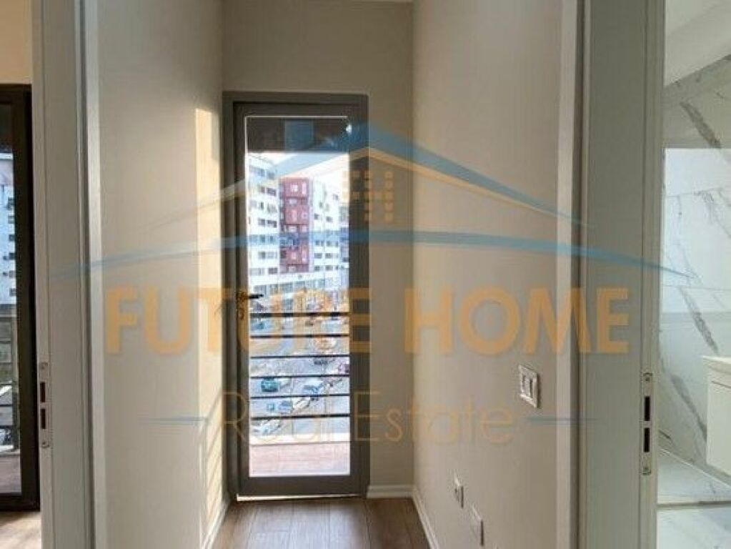 Shitet, Apartament 1+1, Unaze e re  Tirane