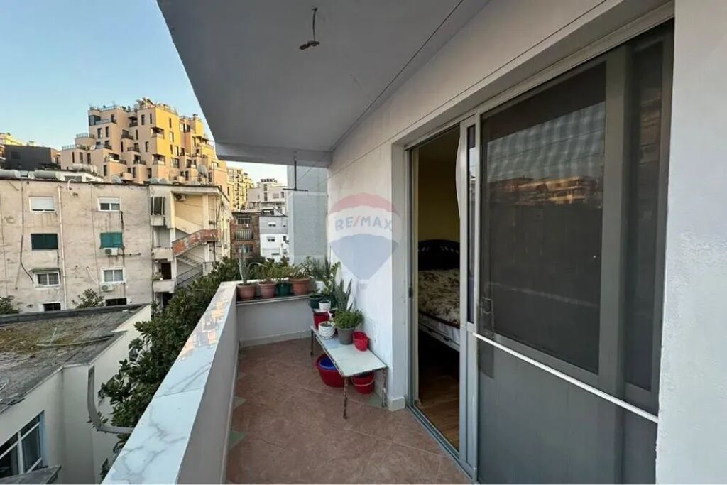 Apartament 1+1 me qira Rruga Kosovarve