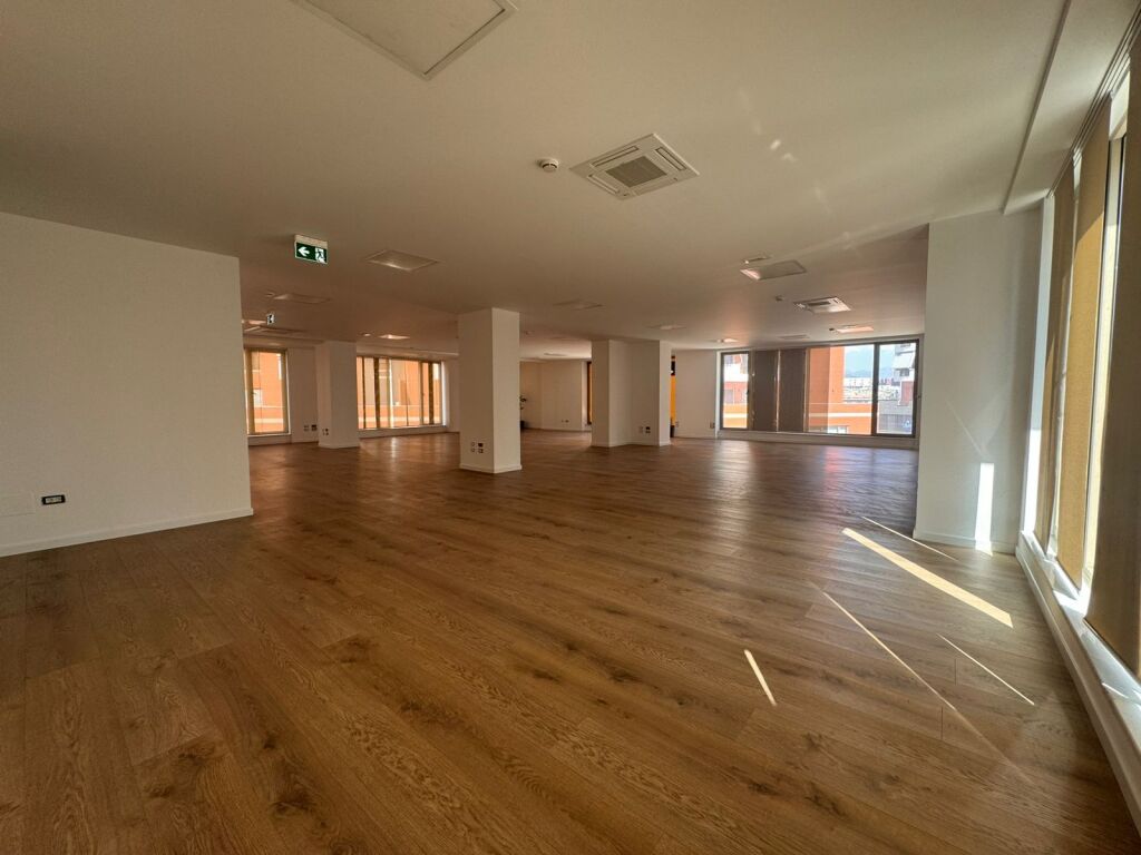 Zyre me qera prane Hiltonit