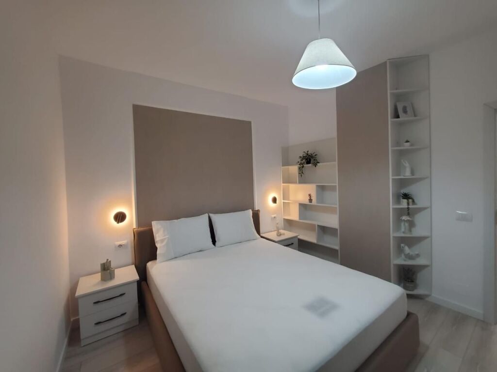 Shitet Apartament,1+1 në Plazh,Durrës.