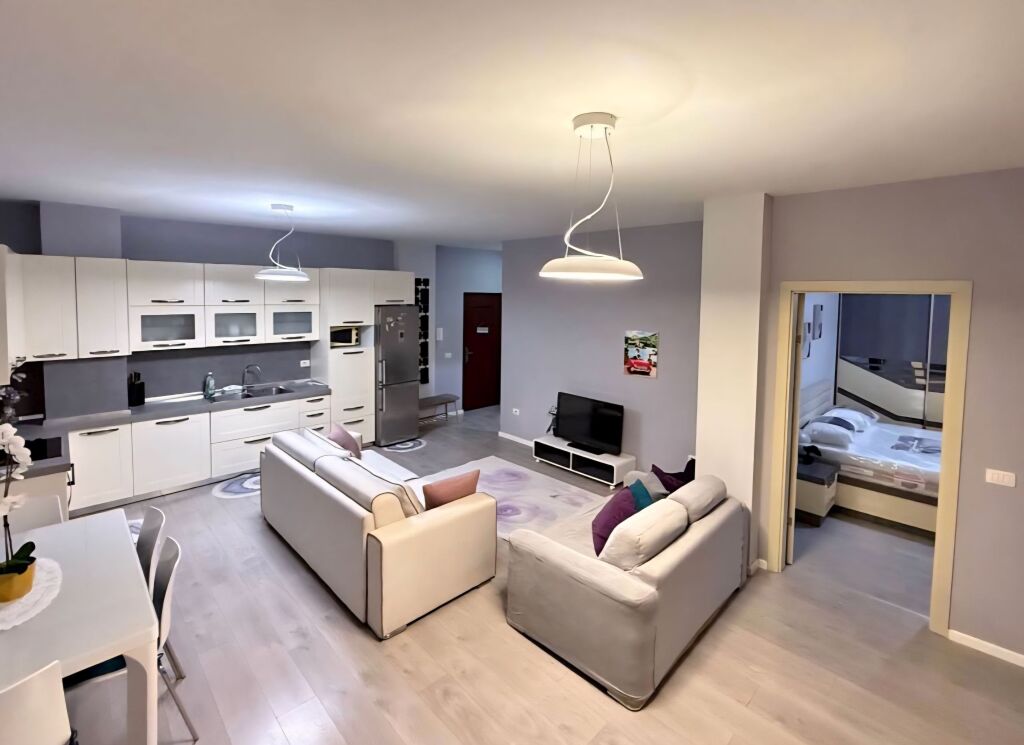 Jepet me qera 1+1 prane Kompleksit Panorama