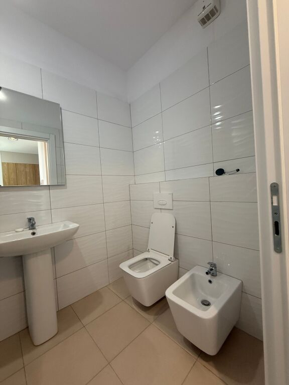 Univers city | Qera Apartament 1+1 Ne Vleren 40’000all muaj