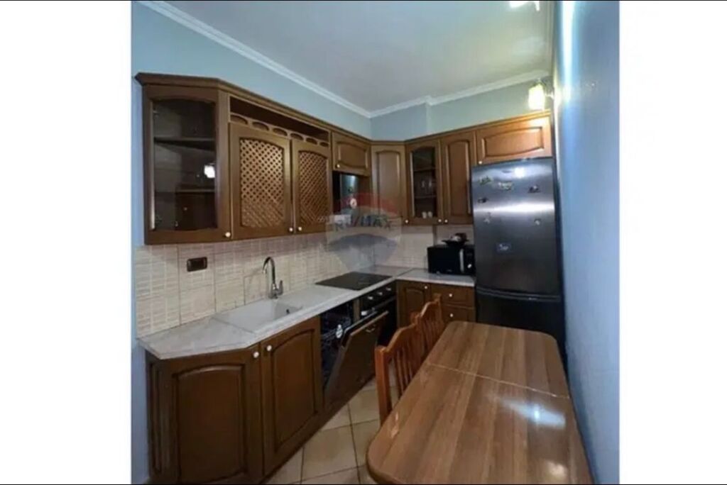Apartament 3+1+2 me qira, Komuna e Parisit