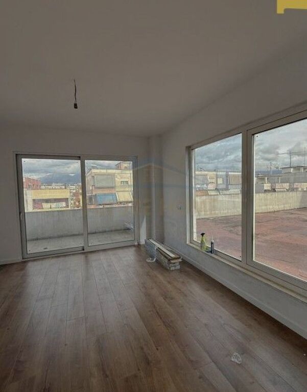 Shitet , Apartament 3+1+Verande,Unaza e re , Tirane