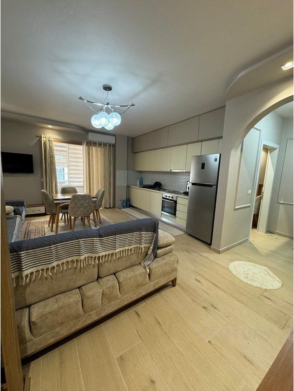 JEPET ME QIRA 1+1 NE SHKEMBIN E KAVAJES