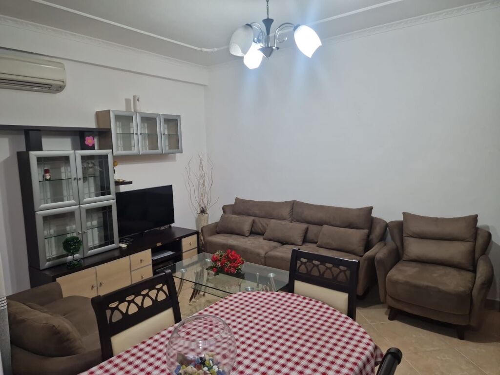 2+1,i mobiluar te vila L ne astir,450 mije leke