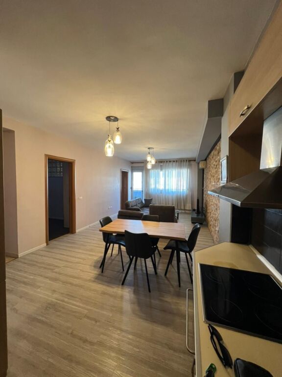 Appartamento 2+1 in affitto in Via Kavaja