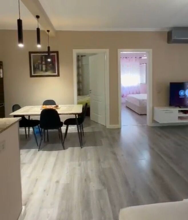 2+1 apartment for rent at Komuna e Parisit!