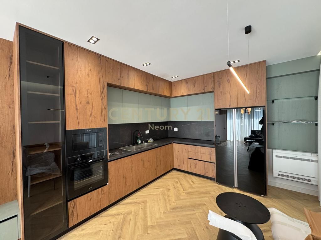 JEPET ME QIRA VILE NE ZONEN E SAUKUT! 3,000 € /Muaj Sip. Totale  500m2  Sip. e brendshme  240m2