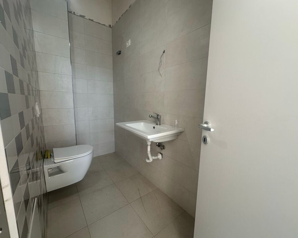 Super shop /Main road 📍Don bosko 📌1100€