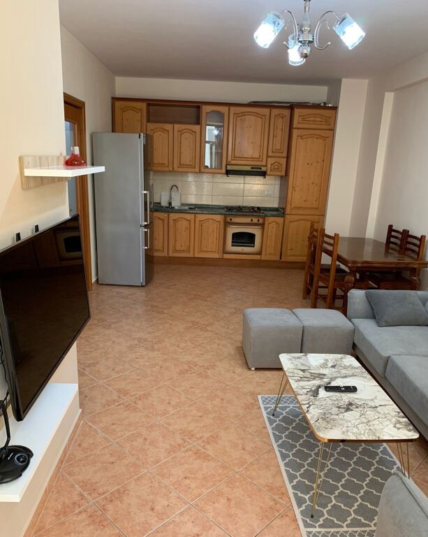 Jepet me qera Apartamenti 2+1 , Komuna Parisit, Kompleksi KiKa 1 600 mije leke