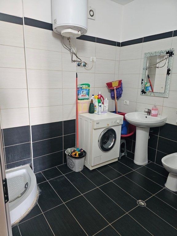 Shitet apartament 115 m2 prane 'Kafja e Rremes"!
