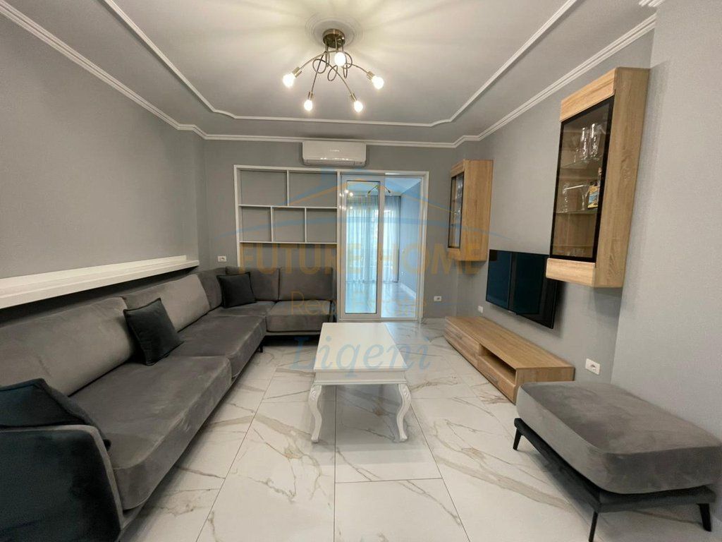 Qera, Apartament 2+1+2, Sheshi Willson, Tiranë.