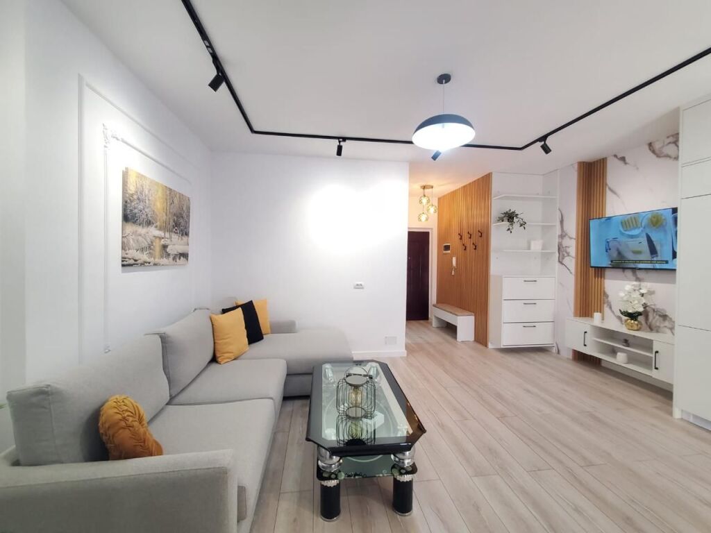 Shitet Apartament,1+1 në Plazh,Durrës.