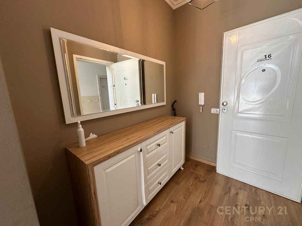 Apartament 2+1+2 Per Qira Prane Kopshtit Botanik! 850 € /Muaj Sip. Totale  98m2