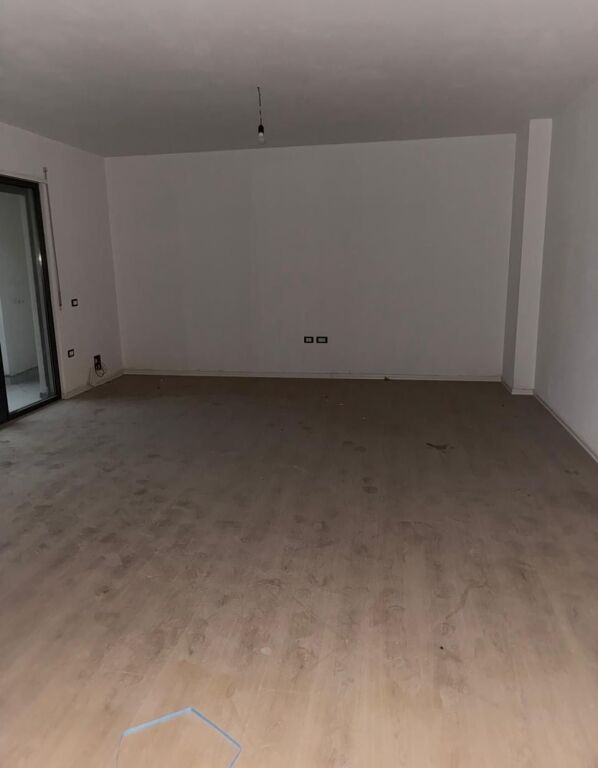 Apartament 2+1+2 per shitje, Stacioni Trenit
