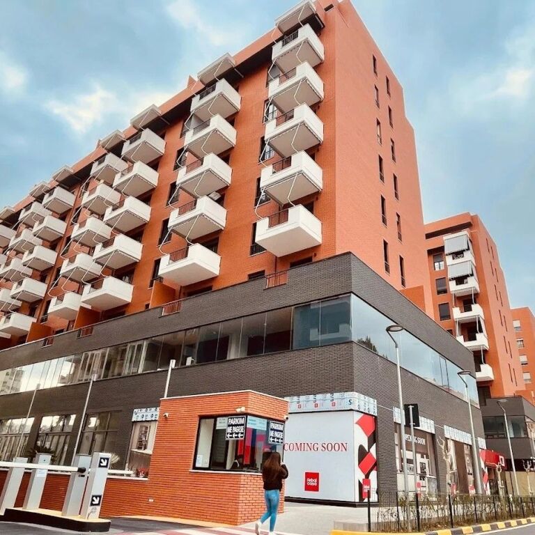 🏢 Shitet Dyqan – Kompleksi Delijorgji ✨