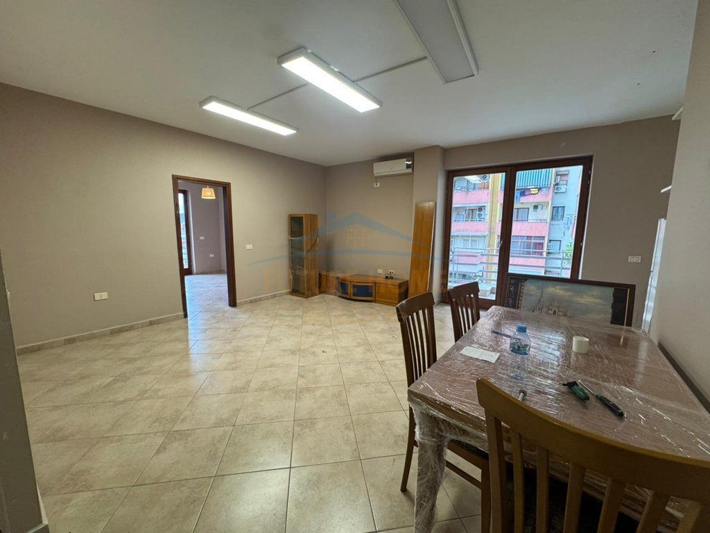 Qera, Apartament 3+1+2, Rruga e Barrikadave, Tirane Empire64524