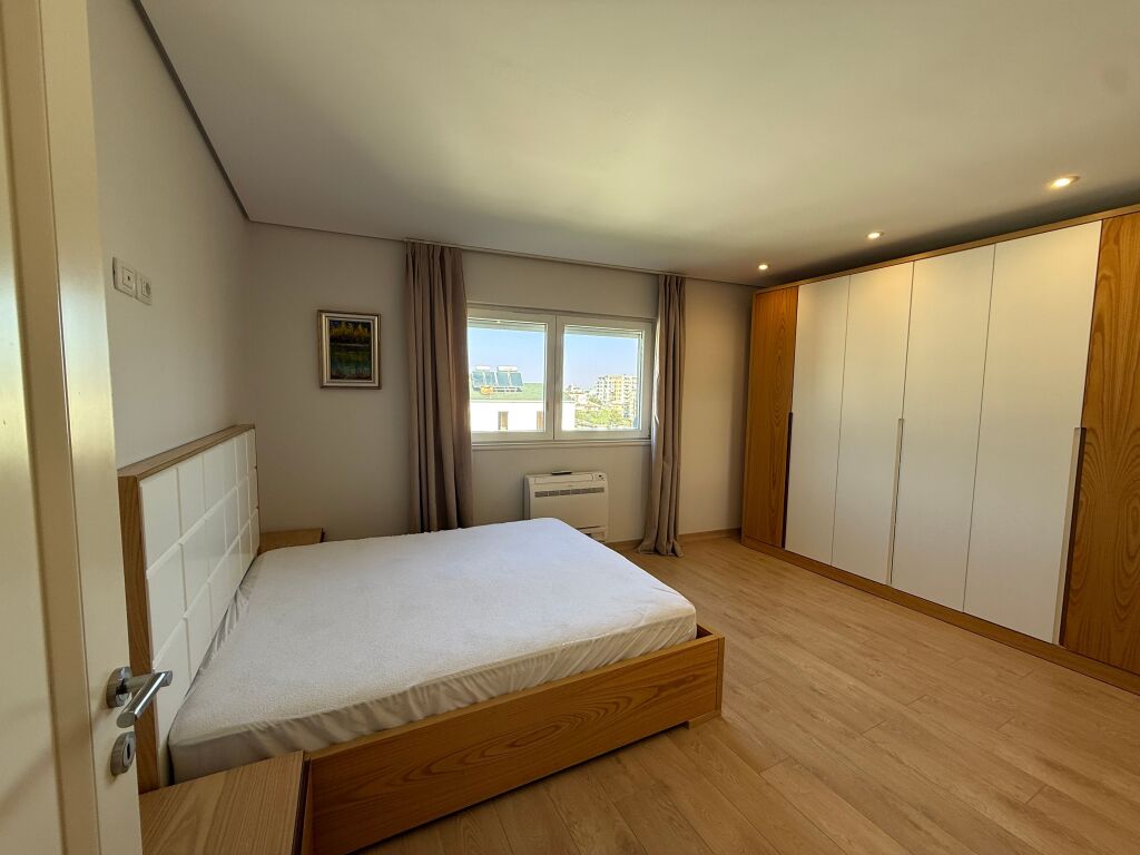 APARTAMENT 3+1+2 PER QIRA -LIQENI I THATE