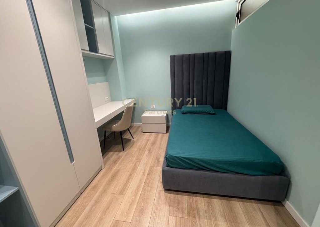 Apartment 2+1 with Parking Space – Near the Sea, Vlora