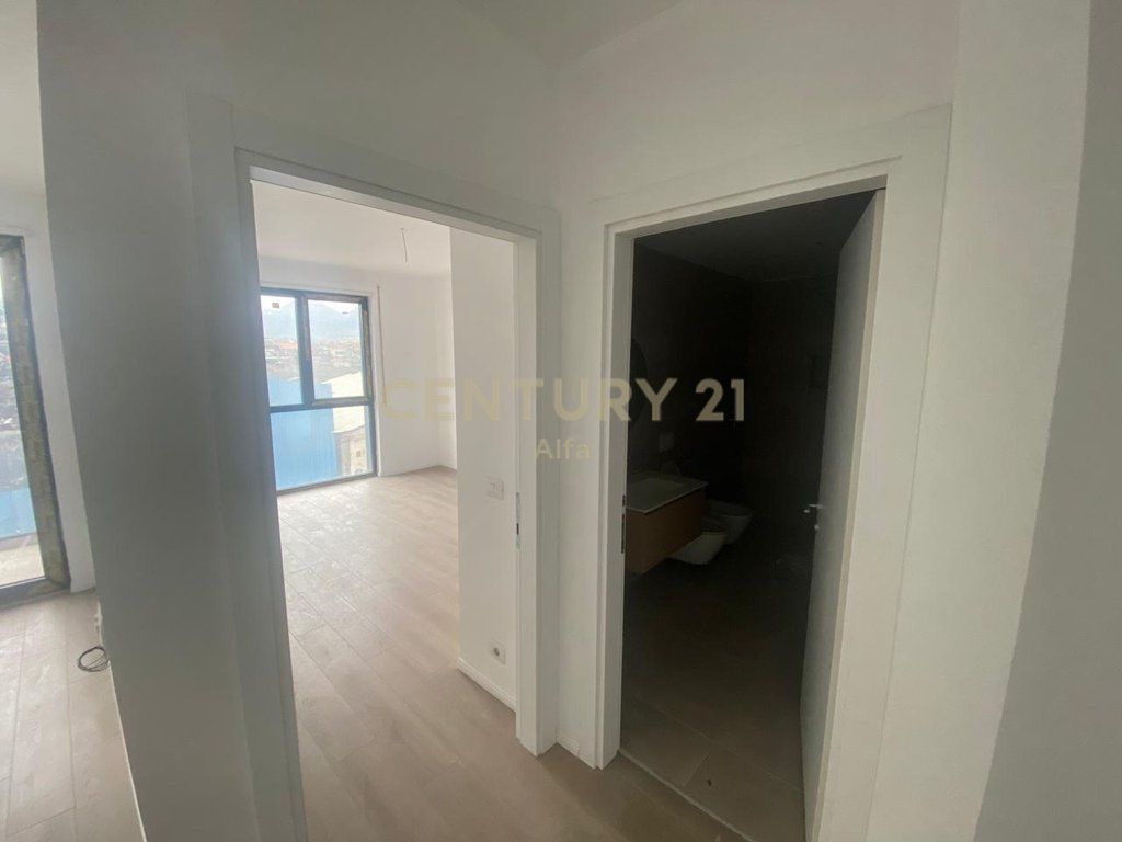 Apartament 1+1 me shitje , Akses Tirana .