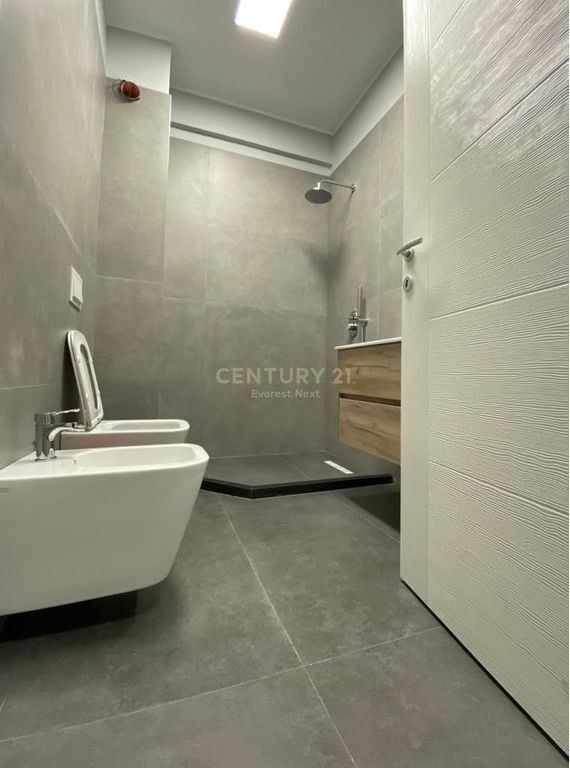 Shitet 1+ 1  ne Porcelan 120 000 💶