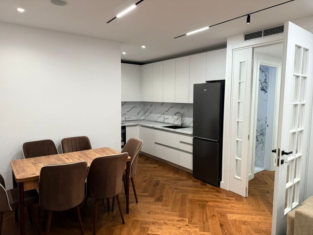 Apartament me Qera 2+1 tek Mine Peza prane Donika Center 1200€