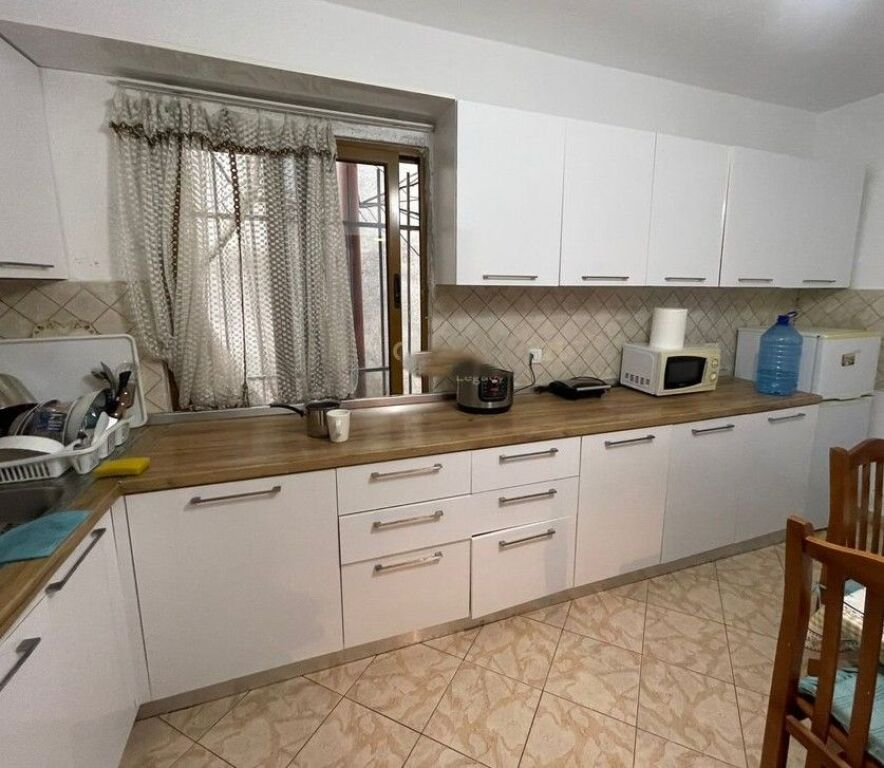 ‼️NUOVO ANNUNCIO. 🏡 Appartamento 1+1 + Terreno in Vendita – Via Dibrës, di fronte a QSUT