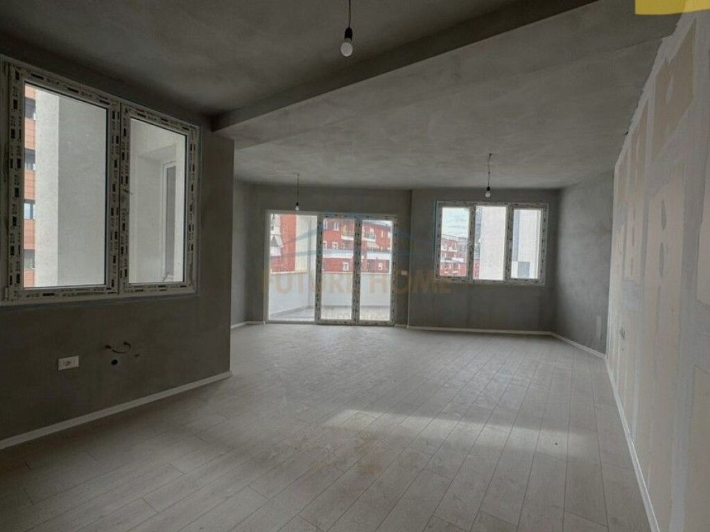 Shitet, Apartament 2+1+2+ Post Parkimi, River Residence, Unaza e Re, Tiranë.