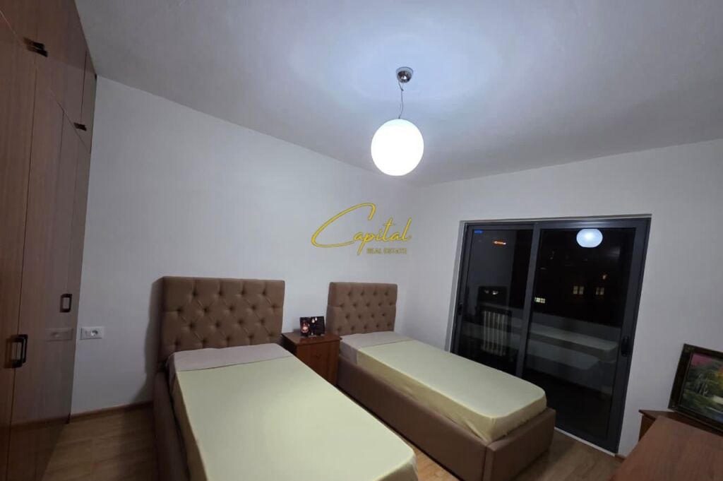 APARTAMENT ME QIRA 4+1+2 MINE PEZA 1.500 EURO