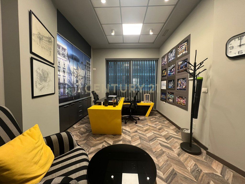 Shitet zyrë në pozicion elitar – ideale për çdo biznes! 90,000 € Sip. Totale  23m2