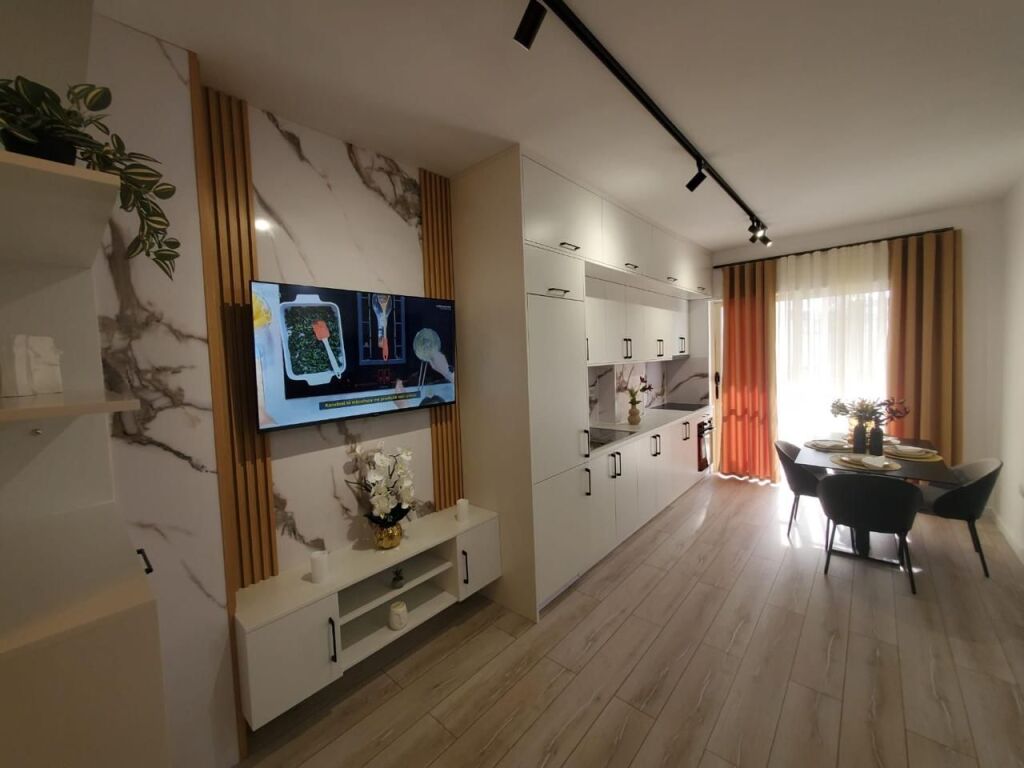 Shitet Apartament,1+1 në Plazh,Durrës.