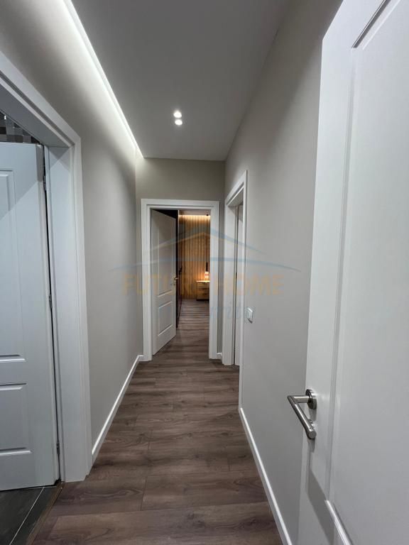 Shitet, Apartament 2+1+2+Post Parkimi, Ali Demi, Tiranë.