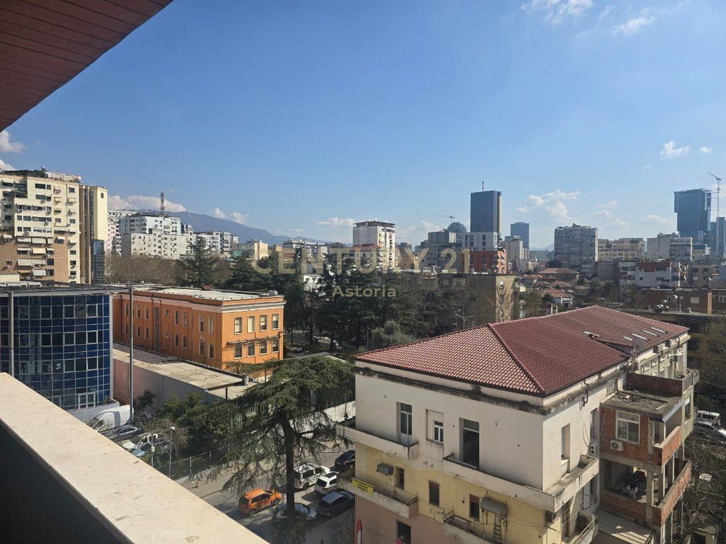 Shitet apartament modern 2+1+2 në zonën e Ish Hipotekës