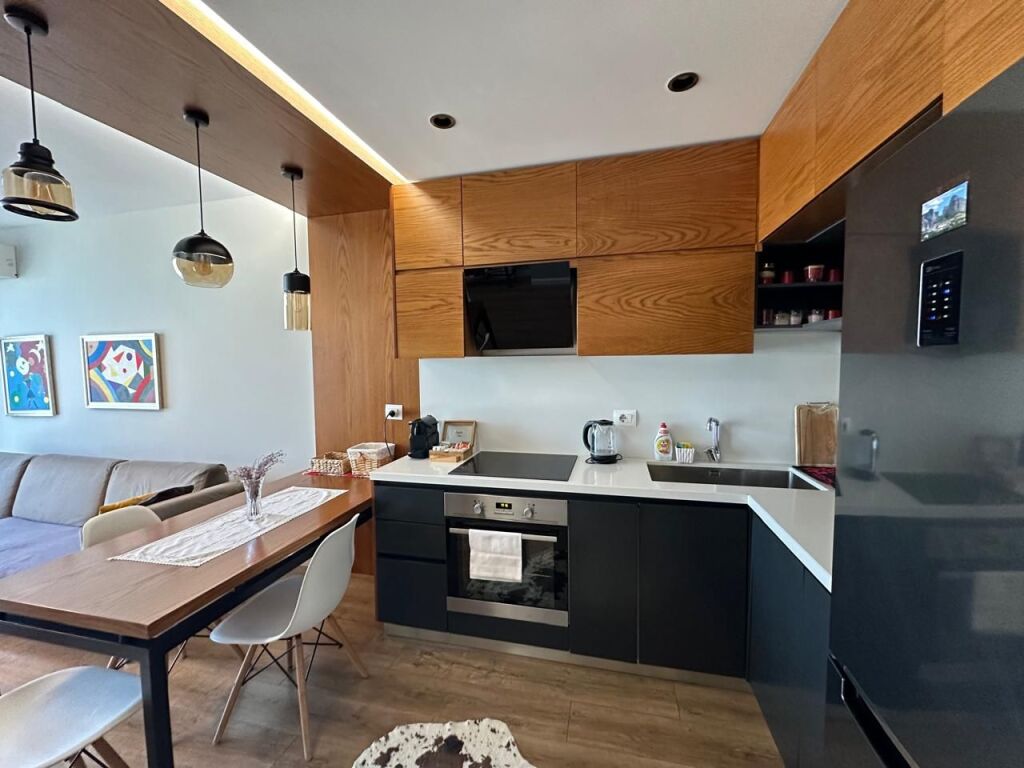 🏢Rruga e Bogdaneve ,jepet me qera apartament 2+1i mobiluar.1,000Euro