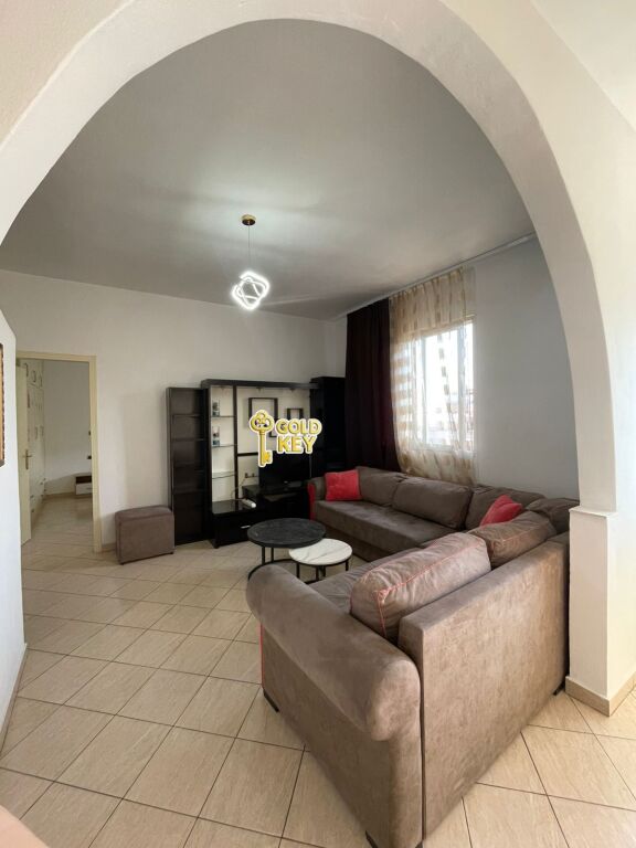 🏡 APARTAMENT ME QERA 2+1 + BALLKON – Stadiumi, Durrës  350 €