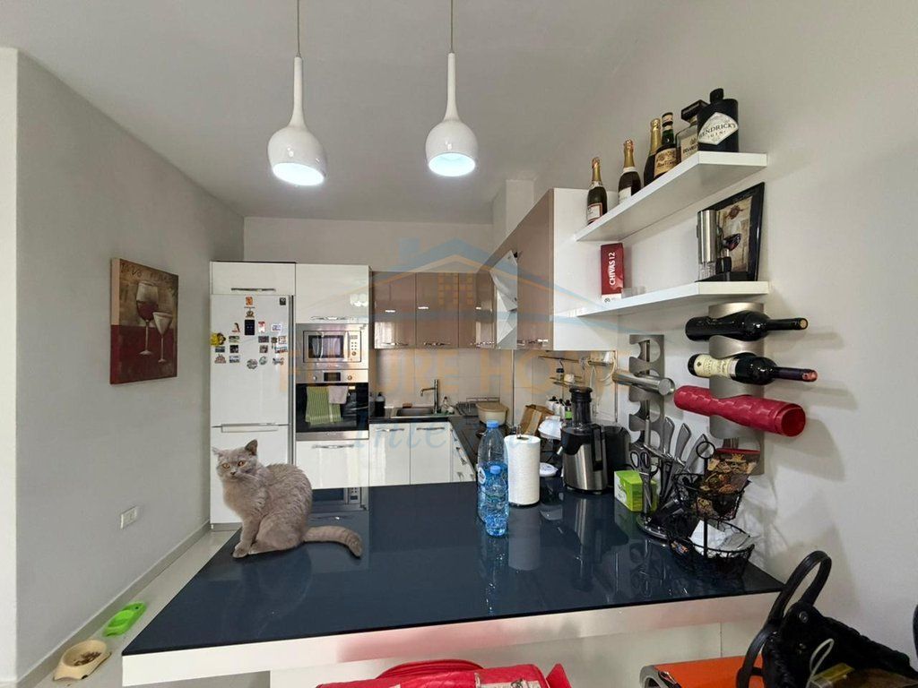 Shitet, Apartament 1+1, Unaza e Re, Tiranë.
