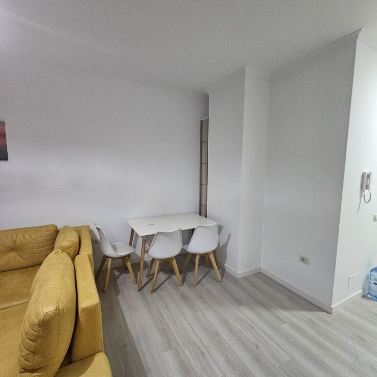 1+1,i mobiluar,stacion treni,cmimi 600 mije leke