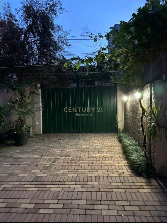 Scuola rossa - Si danno 2+1 + 2 parcheggi Primo piano di una villa